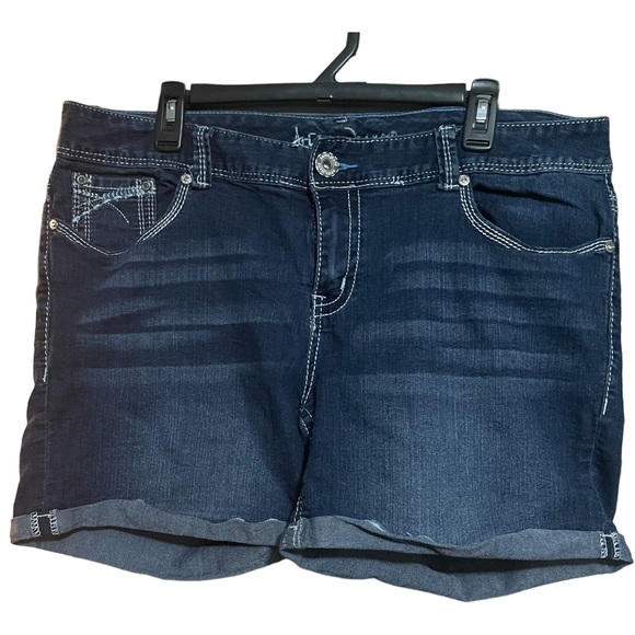 Ariya Jeans - a pair of shorts and a pair of capris , womens or teens - Picture 3 of 6